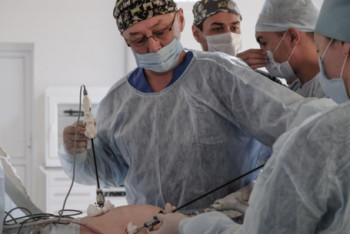 Фотография к новости: Хирурги Карагандинского медуниверситета провели сложную операцию