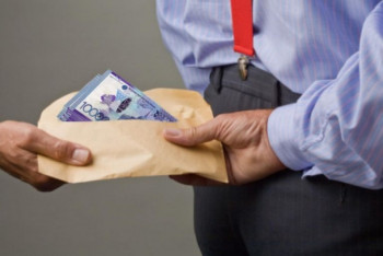 Фотография к новости: Главу инспекции транспортного контроля подозревают в получении взятки в Атырау