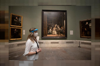 Фотография к новости: В Европе открылись Версаль и Прадо