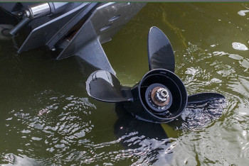 Фотография к новости: Женщина попала под винт моторной лодки во время купания в Уральске