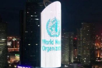 Фотография к новости: На здании КТЖ "зажгли" логотип ВОЗ в знак солидарности в борьбе с COVID-19