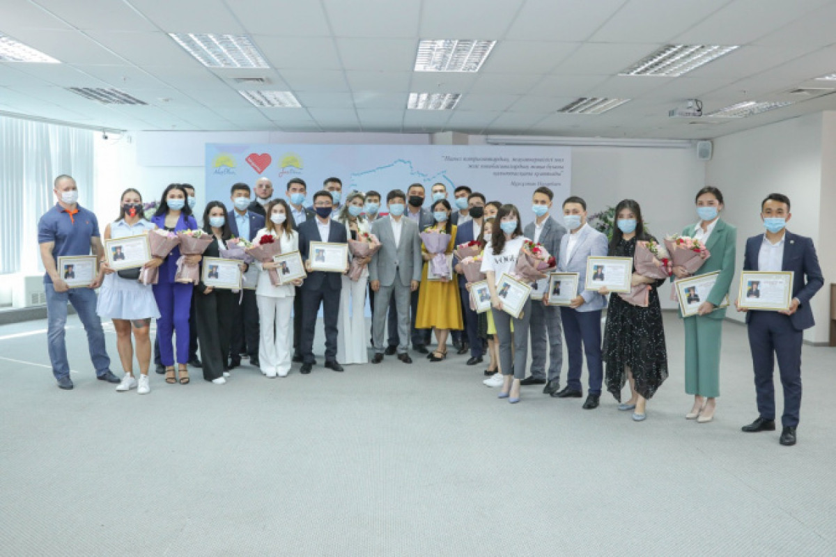 Назарбаев поблагодарил волонтеров за активное участие в акции Biz Birgemiz