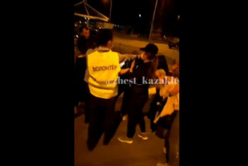 Фотография к новости: Волонтер брызнул в мать и ребенка из перцового баллончика во время рейда в Нур-Султане