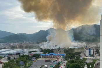 Фотография к новости: Мощный взрыв цистерны на трассе в Китае унес жизни 12 человек