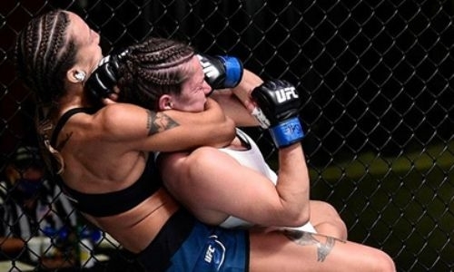 Фотография к новости: Дебютный бой первой казахстанки в истории UFC завершился ее уверенной победой