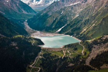 В Иле-Алатауском парке началось строительство визит-центров