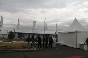 На работу мобильного пункта сдачи теста на КВИ жалуются жители и гости Нур-Султана