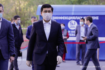 Фотография к новости: "У детей очень хорошее настроение" – глава МОН проводил абитуриентов на ЕНТ