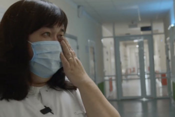 Фотография к новости: "28 лет работаю, такого ужаса в жизни не видела" – врач заплакала, давая интервью