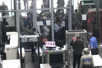 Фотография к новости: Давка в очередях за выплатами: Тengri Bank не выдает деньги через банкомат