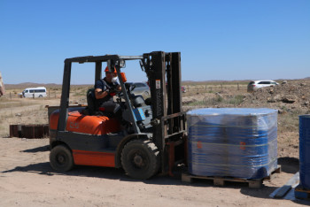Фотография к новости: Токсичные отходы вывезли с побережья Балхаша