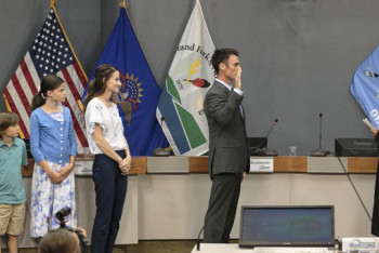 Фотография к новости: Экс-капитан сборной Казахстана официально стал мэром города в США