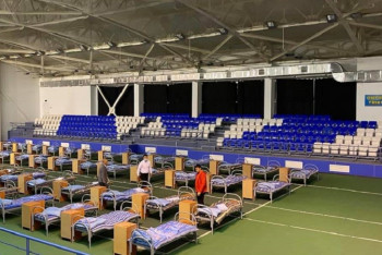 Фотография к новости: Койки для ковид-больных установили в теннисном центре Актау