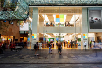 Фотография к новости: Microsoft навсегда закрывает оффлайн-магазины