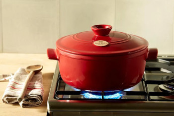 Фотография к новости: 14 пожарных приехали тушить кастрюлю с вареньем в Уральске