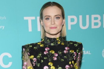 Фотография к новости: Звезда сериала "Оранжевый — хит сезона" Тейлор Шиллинг совершила каминг-аут и представила свою девушку