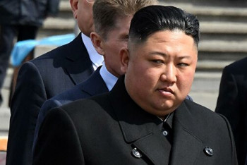 Фотография к новости: Ким Чен Ын взорвал межкорейский офис из-за непристойных фото жены