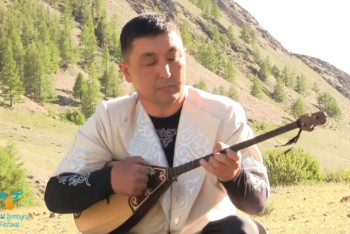 Фотография к новости: Кюй про Димаша исполнил российский домбрист на World Dombyra Festival