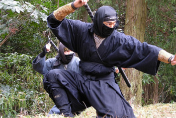 Фотография к новости: Японец получил первый в мире диплом магистра-ниндзя