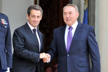 Фотография к новости: Саркози поздравил Елбасы с днем рождения