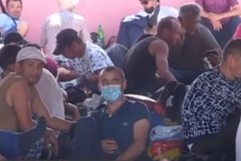 Фотография к новости: Тысячи граждан Узбекистана застряли на границе в Туркестанской области