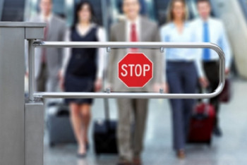 Фотография к новости: Должников будут предупреждать о запрете выезда за границу РК заранее