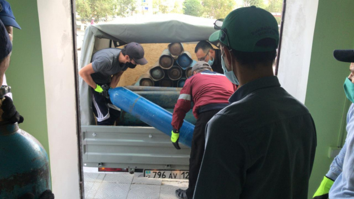 Как волонтеры из Жанаозена помогают медикам спасать жизни