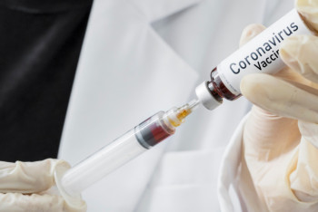 Фотография к новости: Вакцина BioNTech и Pfizer от COVID-19 будет готова к утверждению уже в декабре
