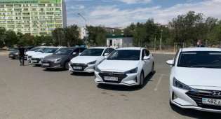 Областной акимат передал 30 служебных машин поликлиникам Актау