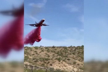 Фотография к новости: Видео со сбрасывающими красное вещество самолетами снято не в Казахстане – МВД РК