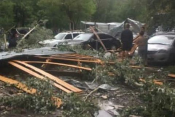 Фотография к новости: Ураган снес крыши, повредил машины, оставил без света дома в Караганде