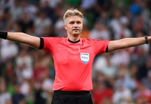 Фотография к новости: Назревает громкий скандал: известного арбитра заподозрили в ставках на матчи