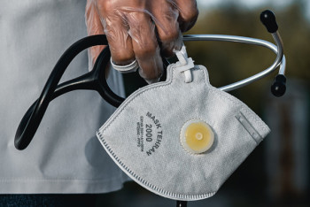 Фотография к новости: Имена умерших от COVID-19 медработников назвали в Минздраве РК