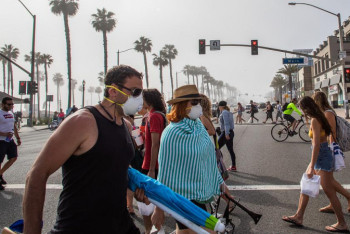 Фотография к новости: Калифорния возвращает карантин для борьбы с COVID-19