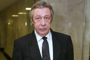 Фотография к новости: Появилось видео попытки Михаила Ефремова откупиться после смертельного ДТП