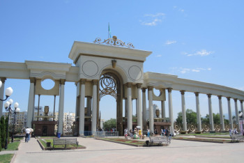 Фотография к новости: Кататься на самокатах и велосипедах запретили в парке Первого Президента в Алматы