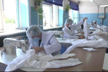 Фотография к новости: 10 000 защитных костюмов начали шить осужденные в ВКО