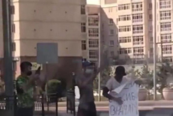 Фотография к новости: "Спасибо врачам": сигнальный флешмоб устроили в Нур-Султане