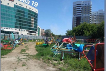 Фотография к новости: "Свалку детских площадок" в старом центре Нур-Султана объяснили чиновники