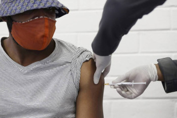 Фотография к новости: Оксфордская вакцина от COVID-19 успешно прошла первую фазу испытаний