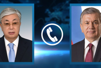 Фотография к новости: Токаев поздравил Мирзиёева с днем рождения