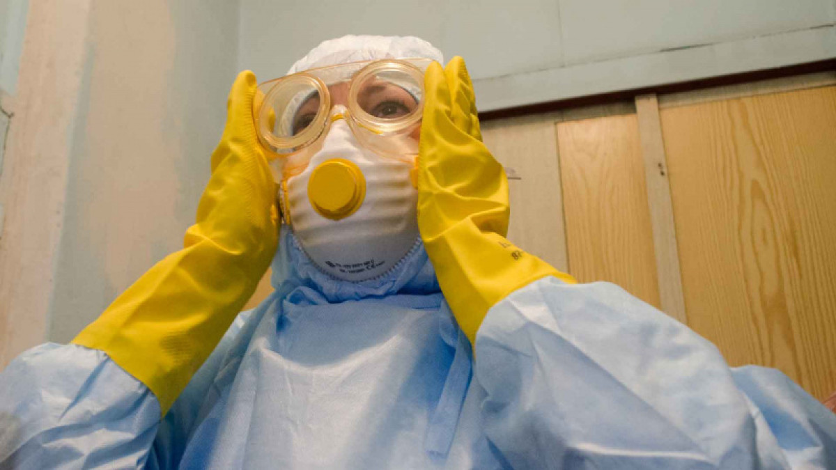 "Я боюсь за своих родных" - медики просят их изолировать