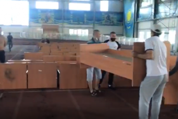 Крупнейший спорткомплекс превратили в провизорный госпиталь в Шымкенте