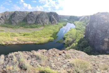 Фотография к новости: После закрытия Кобейтуза казахстанцы стали загрязнять каньон Бестобе