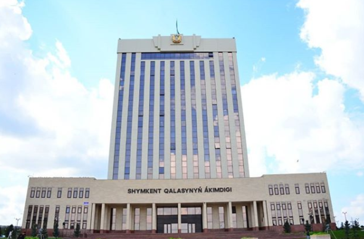 Аким Шымкента уволил двоих своих заместителей