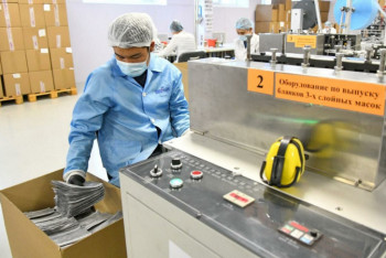 Фотография к новости: Алматинская фармкомпания направила медучреждениям 100 тысяч масок