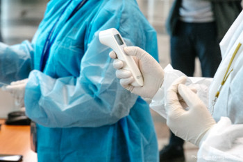 Фотография к новости: Заболевшим КВИ медработникам поликлиник компенсацию платить не будут - Цой