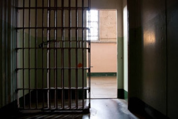 Фотография к новости: Обвиняемый в убийстве жены и дочерей получил пожизненный срок