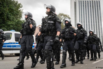 Фотография к новости: Увеличилось количество пострадавших полицейских на митинге в Берлине