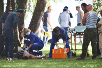 Фотография к новости: Бойцы ВДВ подрались с росгвардейцами в парке Горького в Москве